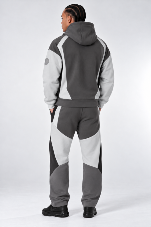 Vue arrière d’un survêtement colorblock gris