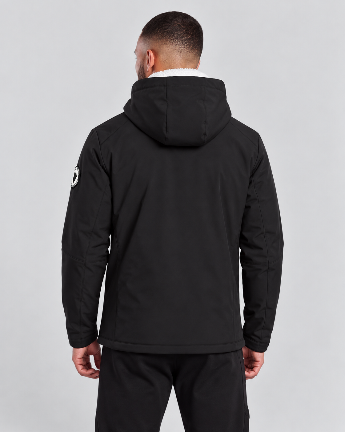 Veste noire à capuche doublée sherpa